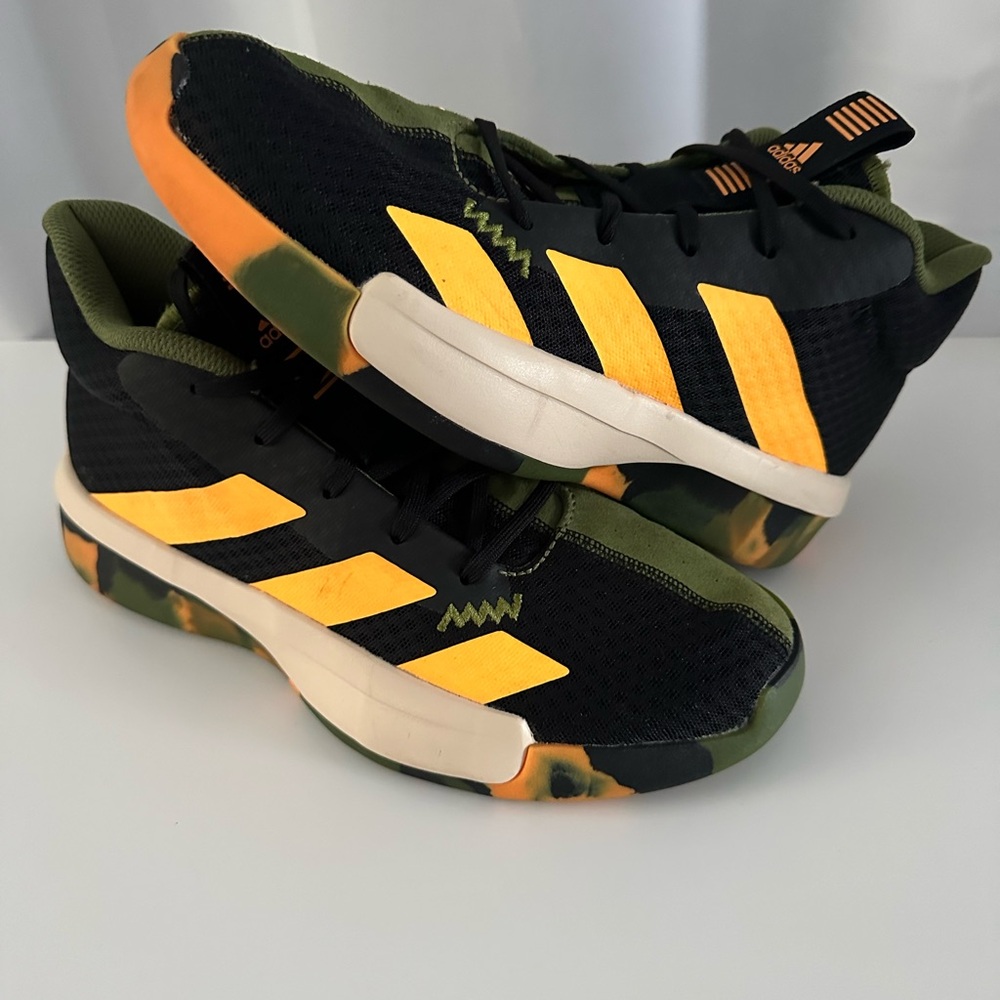 EUC Boys Adidas Cloud Foam Tennis Shoes Sneakers Black Green and Orange Size 7